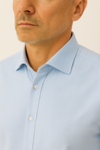 Camicia collo francese tinta unita azzurra da uomo Made in Italy 