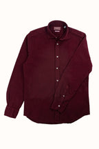 Burgunderfarbenes Baumwoll-Gabardine-Hemd mit Distressed-Waschung