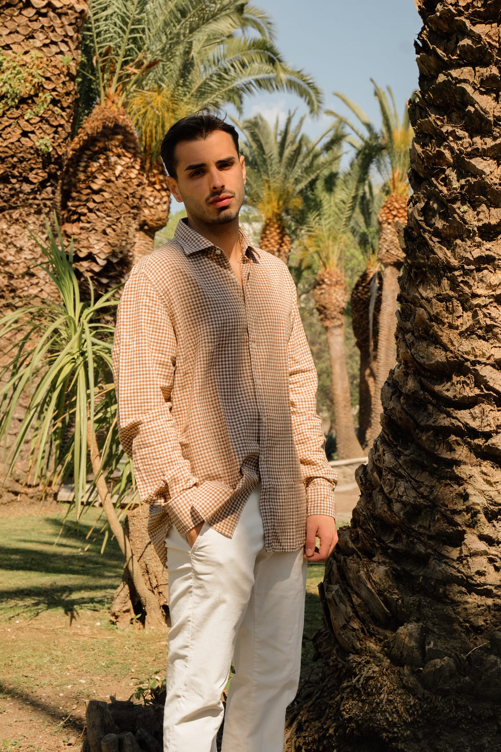 camicia in lino da uomo in quadrettino beige e marrone estivo made in italy
