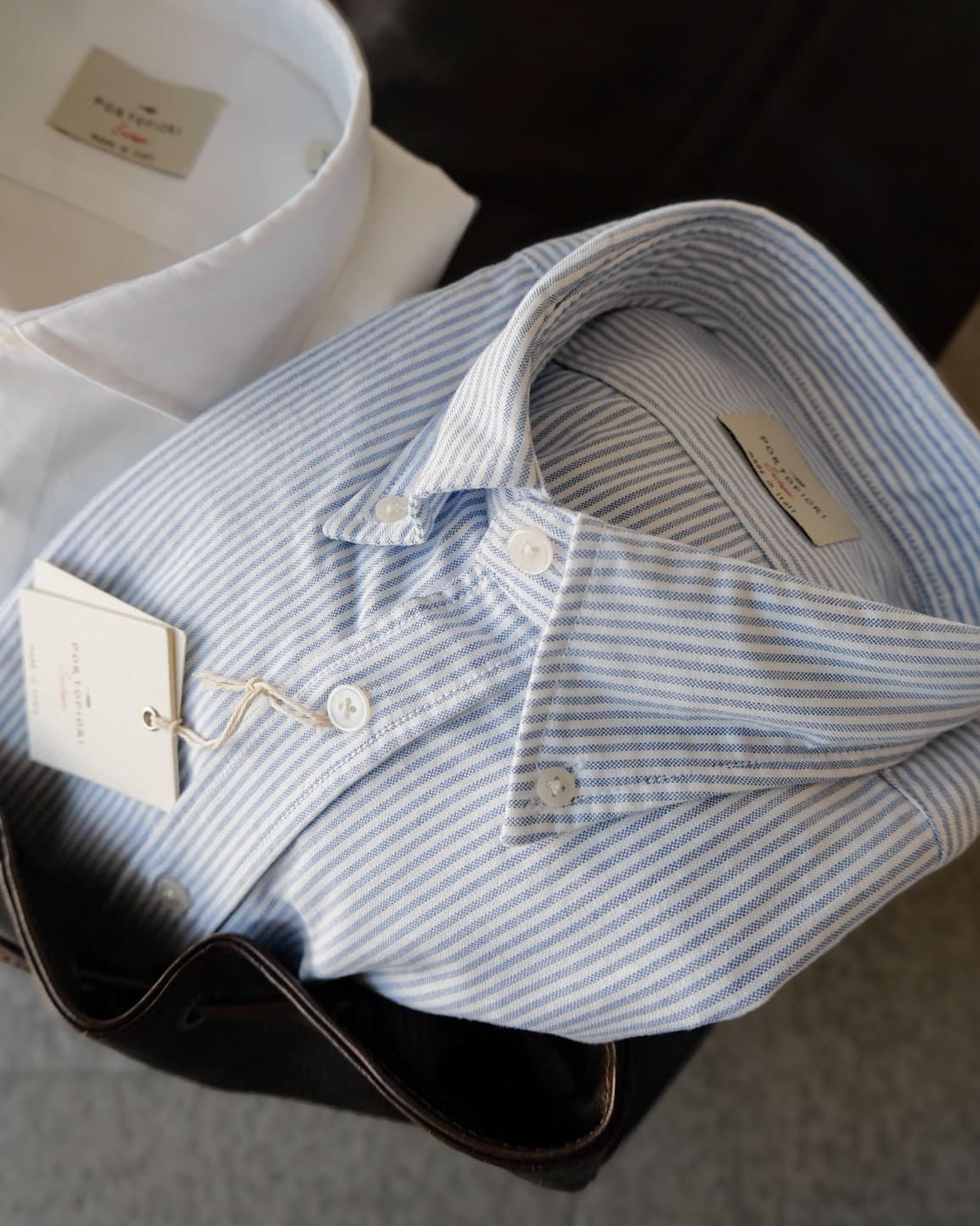camicia da uomo in oxford di cotone made in italy rigata azzurra
