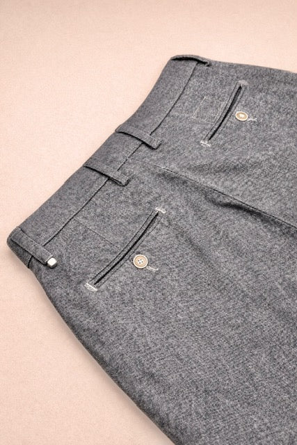 pantalone-lana-fustagno-grigio-uomo-made-in-italy-still-life-retro-dettaglio_PNG
