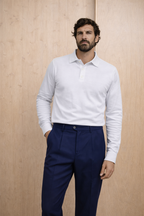 polo-bianca-cotone-indossata-uomo-made-in-italy-pantalone-lana-grigio