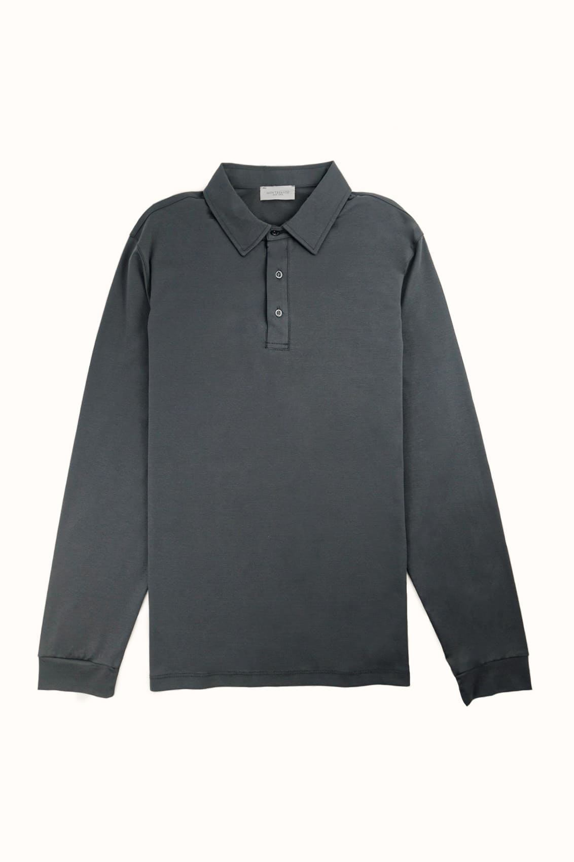 polo uomo in cotone egiziano grigia made in italy
dettaglio colletto polo uomo cotone 100%
polo montesanto grigia – tessuto naturale traspirante