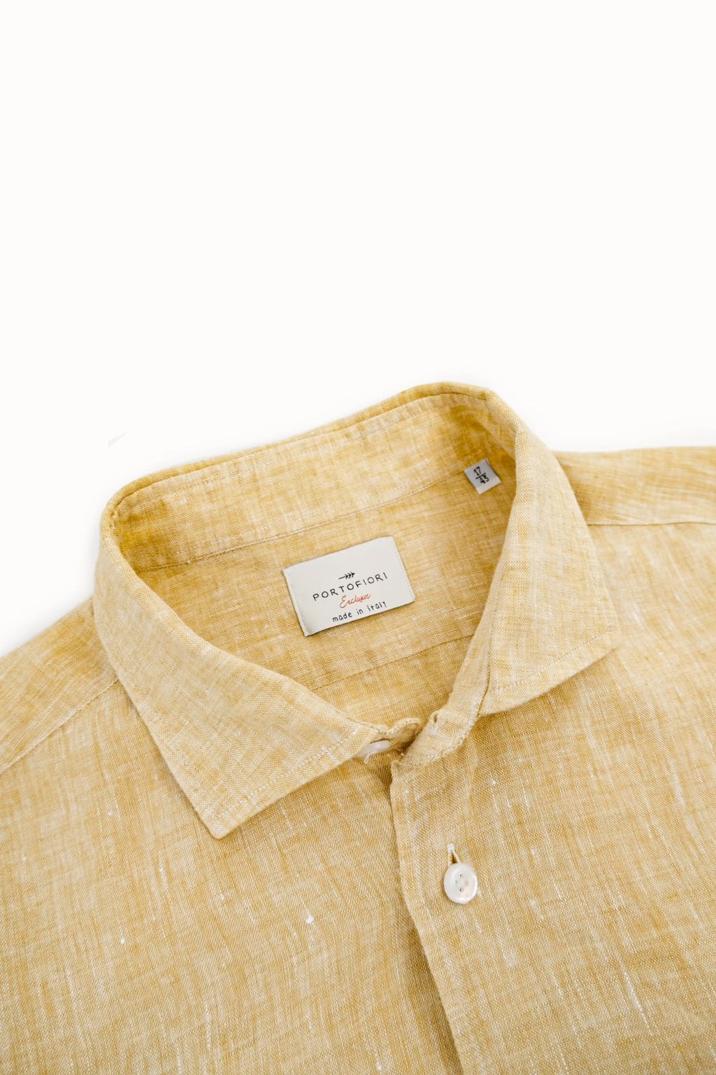 camicia in puro lino giallo ocra da uomo made in italy. elegante e raffinato tessuto in lino morbido